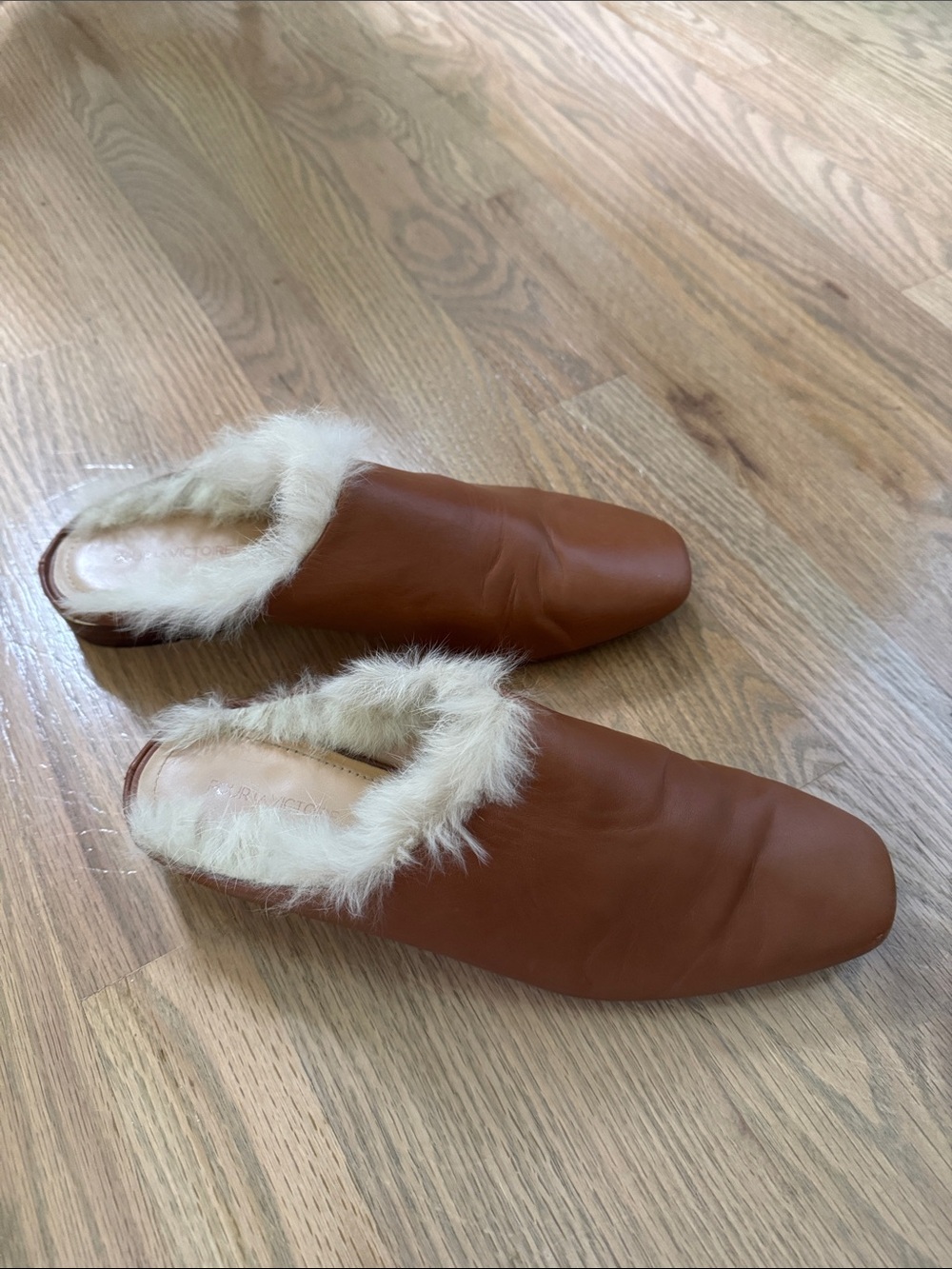 Pour La Victoire Tan Leather Mules with Cream Faux-Fur Trim